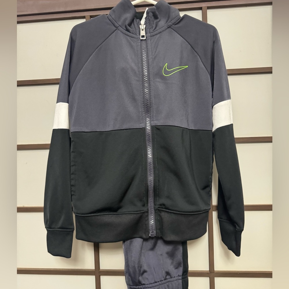 Nike Kids Matching Set in Black and Gray